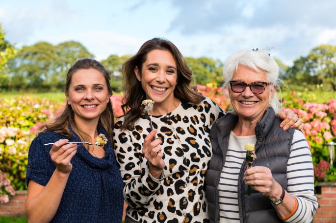 To left, Tyra Oseng-Rees, Michela Chiappa, and Sol Blytt-Jordens